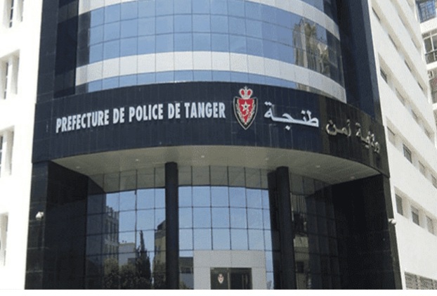 عناصر الإستعلامات العامة بطنجة توقف في الساعات الأولى من الصباح مغني مشهور. ؟؟