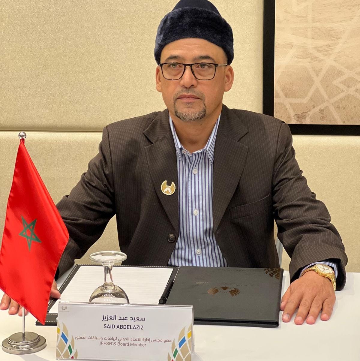 راية المغرب ترفرف عاليًا في سماء الصقارة: مشاركة مغربية متميزة في منافسات الاتحاد الدولي بدبي