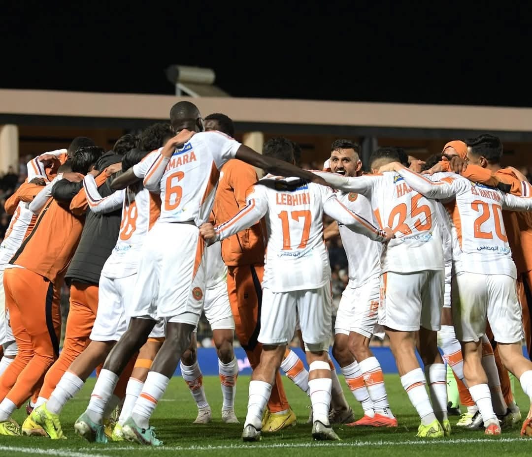 نهضة بركان يتوج بطلاً للخريف في الدوري المغربي ويعزز صدارته بالفوز على المغرب الفاسي