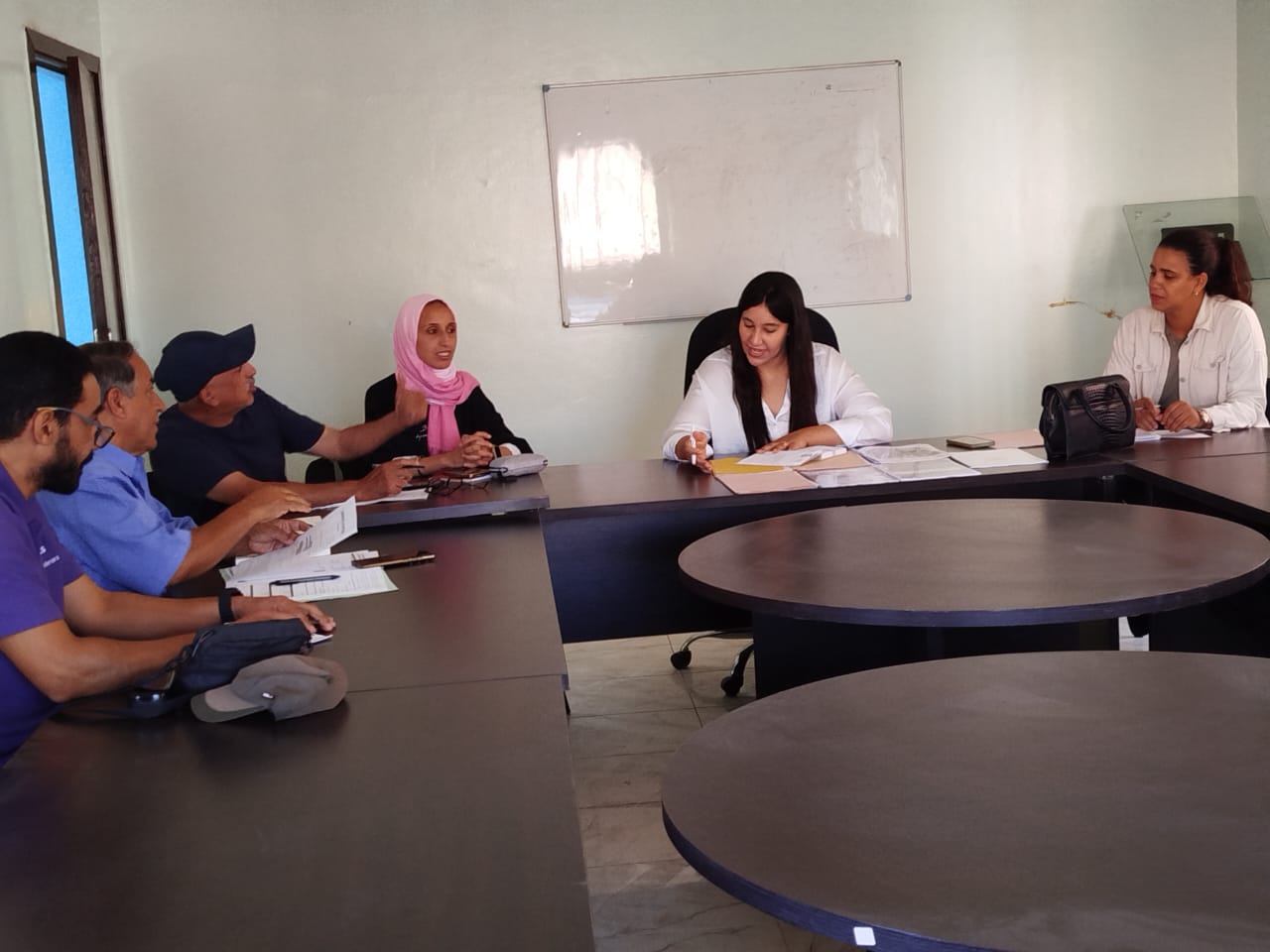 اللقاء التواصلي بمركز خدمة الشباب السعادة يعزز جسور الشراكة مع الجمعيات والأندية الشبابية