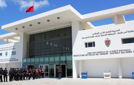 زلزال أمني بميناء طنجة.. التحقيق مع 24 شخصاً بينهم أمنيون وجمركيون في شبكة للارتشاء والتهريب