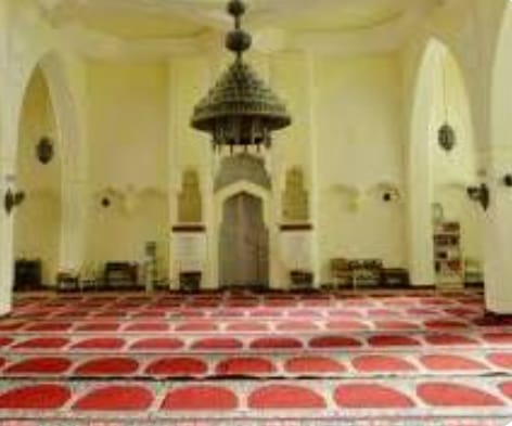 ليلة القدر بين الخشوع والإحراج… حين يتساءل شباب المهجر: هل هذا هو الإسلام؟