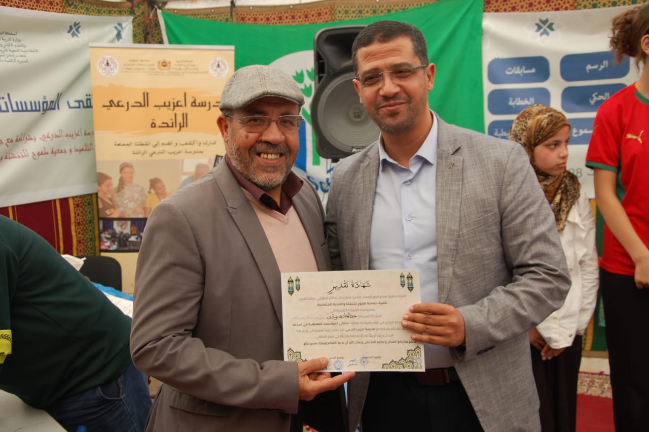 بالصور : مدرسة عزيب الدرعي تحتضن الدورة الرابعة من ملتقى المؤسسات التعليمية في أجواء تربوية وفنية متميزة
