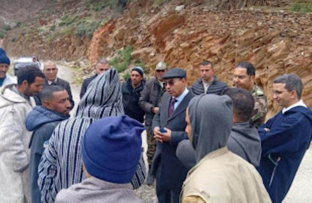 عامل إقليم الحوز يتفقد أوراش الإعمار بأنگال ويُصغي لانشغالات الساكنة