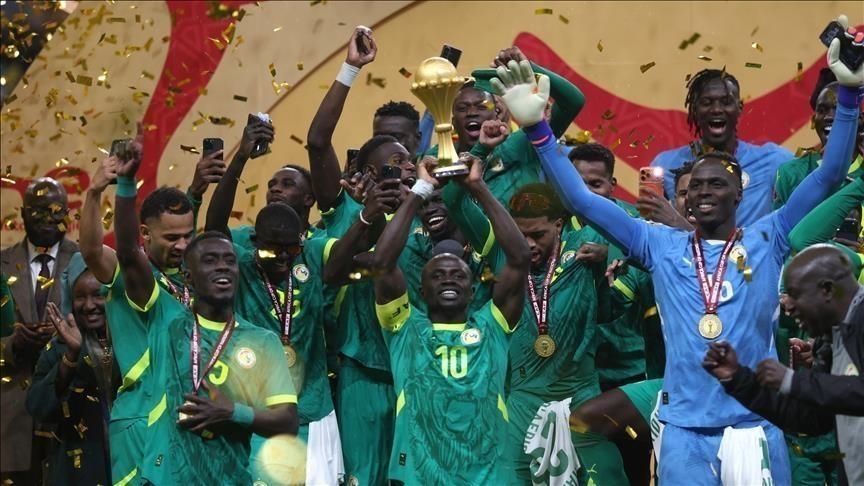قدم.. منتخب السنغال يستعرض كأس أمم إفريقيا بباريس رغم قرار “كاف”