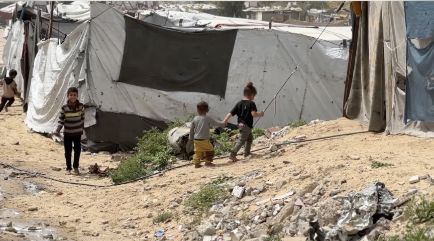 غزة بين الركام والنزوح.. طفولة سرقتها الإبادة (تقرير)