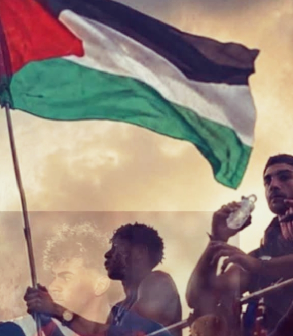 اللاعب لامين يامال يرفع العلم الفلسطيني