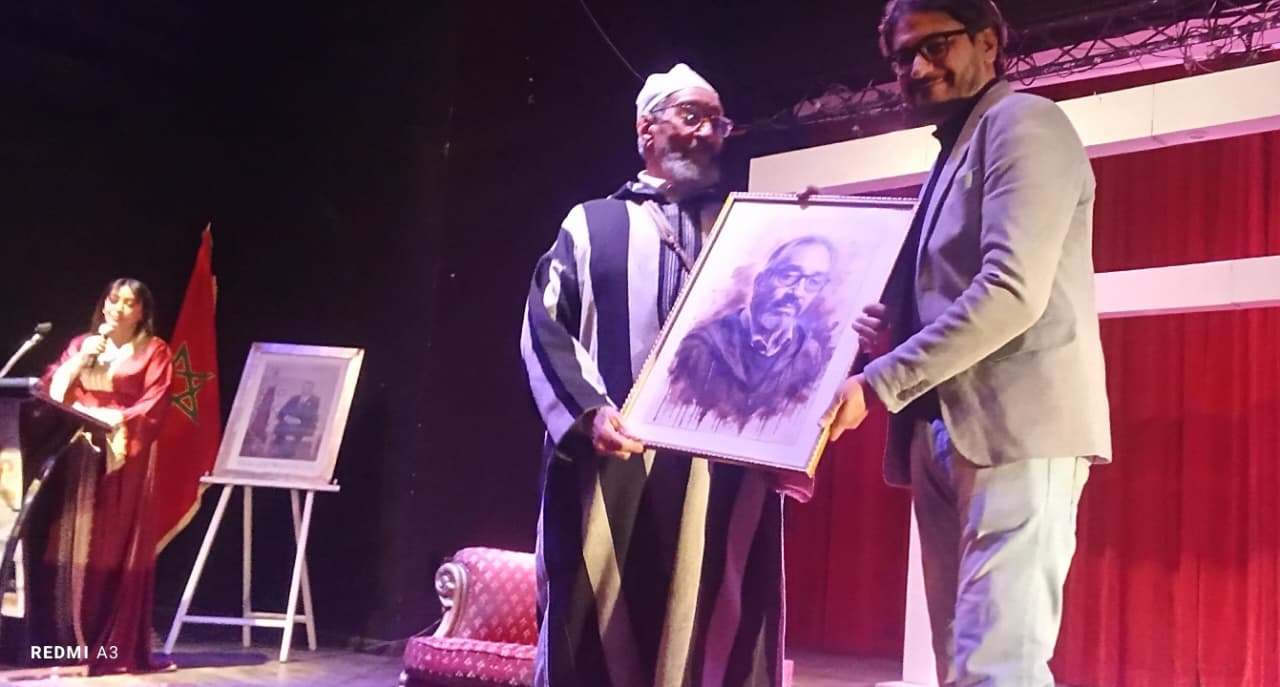 ​مهرجان الحمراء للمسرح.. دورة “حسن هموس” تحتفي بشيخ المسرحيين أحمد الشحيمة