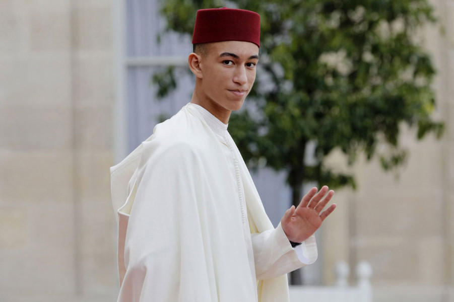 ولي عهد المملكة يحتفل بعيد ميلاده 23 ،  هكذا يتم إعداد الامير وتأهيله كقائد وطني مؤهل لحمل المشعل .