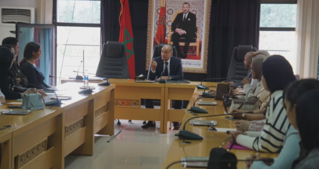 بلاغ صحفي / تراس السيد عامل اقليم قلعة السراغنة احتماعا  لبحث سبل تسريع وتيرة معالجة وإخراج تراخيص بناء بقع المستفيدين من عملية القطب الحضري “البدر”