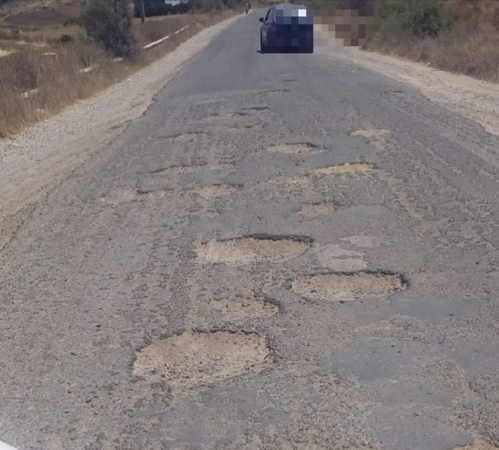 الجديدة : الطريق الإقليمية الرابطة بين سد بن معاشو وبئر الجديد….معاناة يومية والساكنة تطالب الجهات المسؤولة بتدخل فوري وعاجل