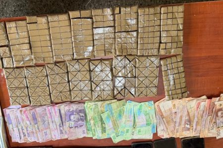 ضربة استباقية للدرك الملكي بأزمور.. سقوط مروجين وحجز مخدرات ومبالغ مالية في عملية نوعية