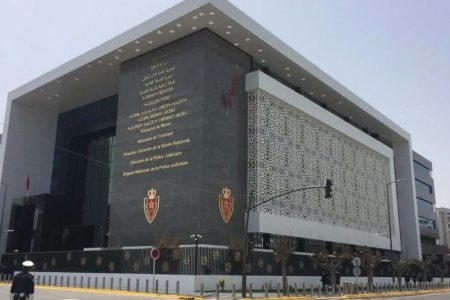 الفرقة الوطنية بتنسيق مع الديستي تفكك شبكة تضم 6 جزائريين متورطين في تزوير وثائق