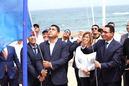 منير الهواري يترأس مراسيم رفع اللواء الأزرق بشاطئ الوليدية ويؤكد الالتزام بحماية البيئة الساحلية.