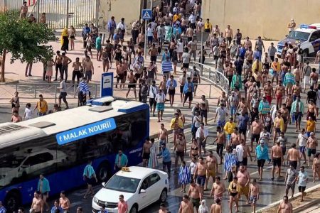 من مصادر مطلعة أن الحكومتين المغربية والإسبانية توصلتا إلى اتفاق يقضي بعودة جميع الشباب المغاربة الذين تمكنوا خلال اليومين الماضيين من التسلل من الأراضي المغربية بسبتة