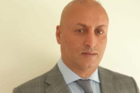 بين الدعم والاستهداف… لماذا أصبح خالد الشاكنة في مرمى الانتقادات؟