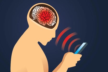 وراء شاشة المحمول .. من يحرك خيوط التحريض الرقمي ؟.