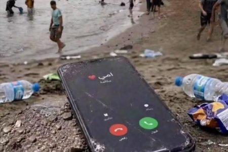 نمن سيرفع هذا الهاتف المكسور… ليجيب عن مكالمة أمٍ مكسورة؟ ٠ط